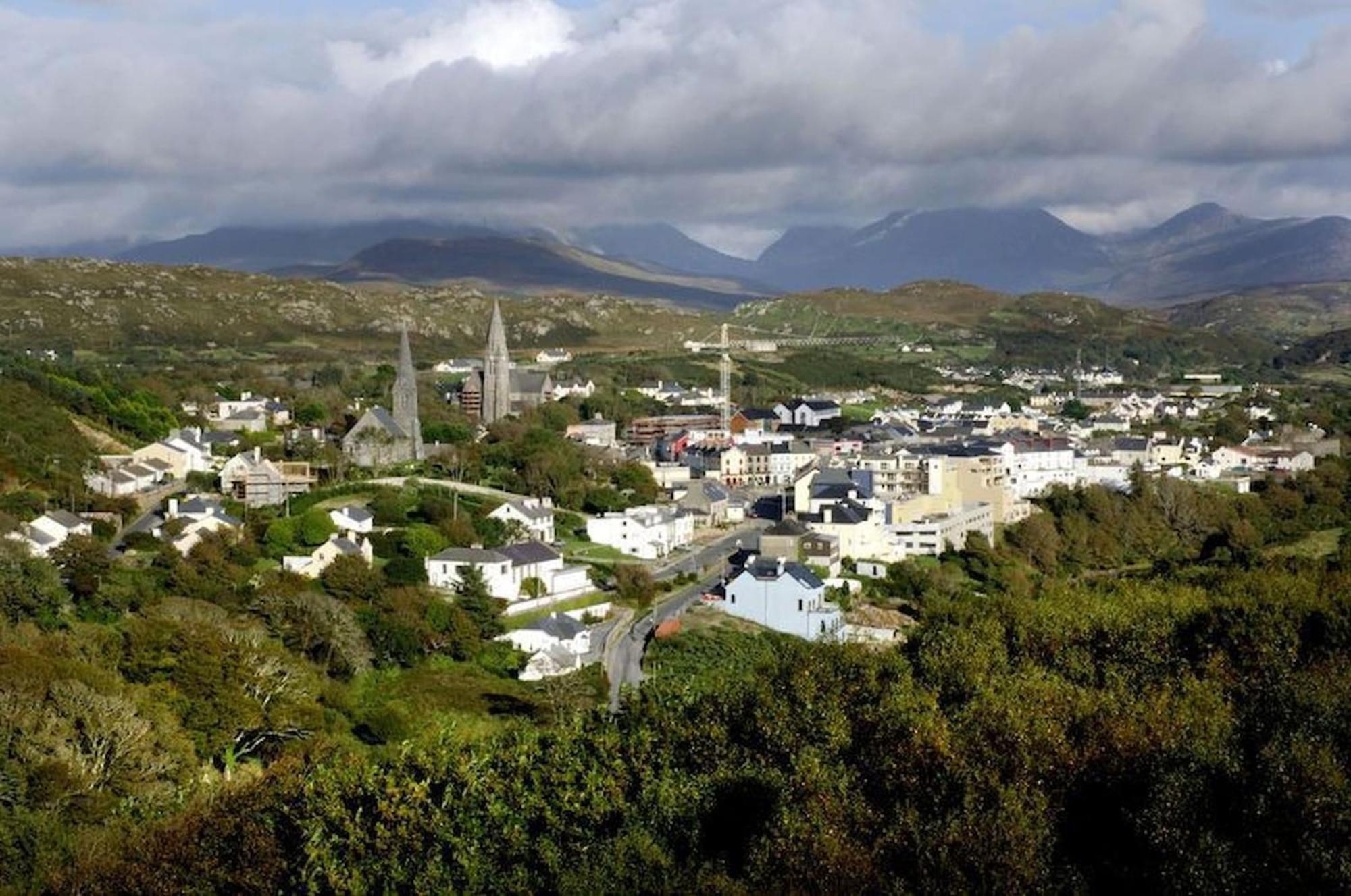 Pink Blossom Clifden Buitenkant foto